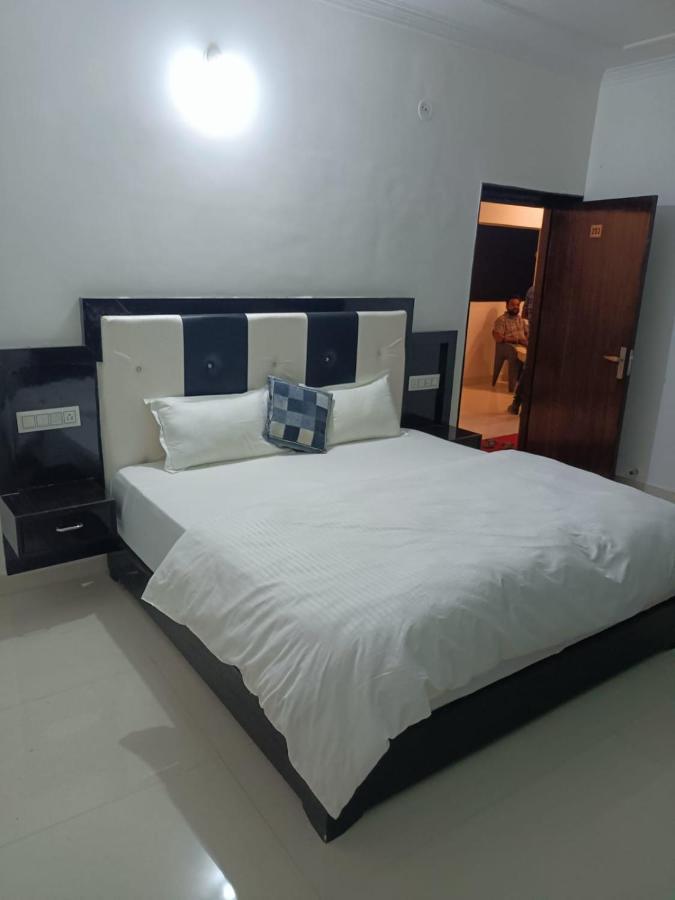 Hostel Arabian Night Кхаджурахо Экстерьер фото